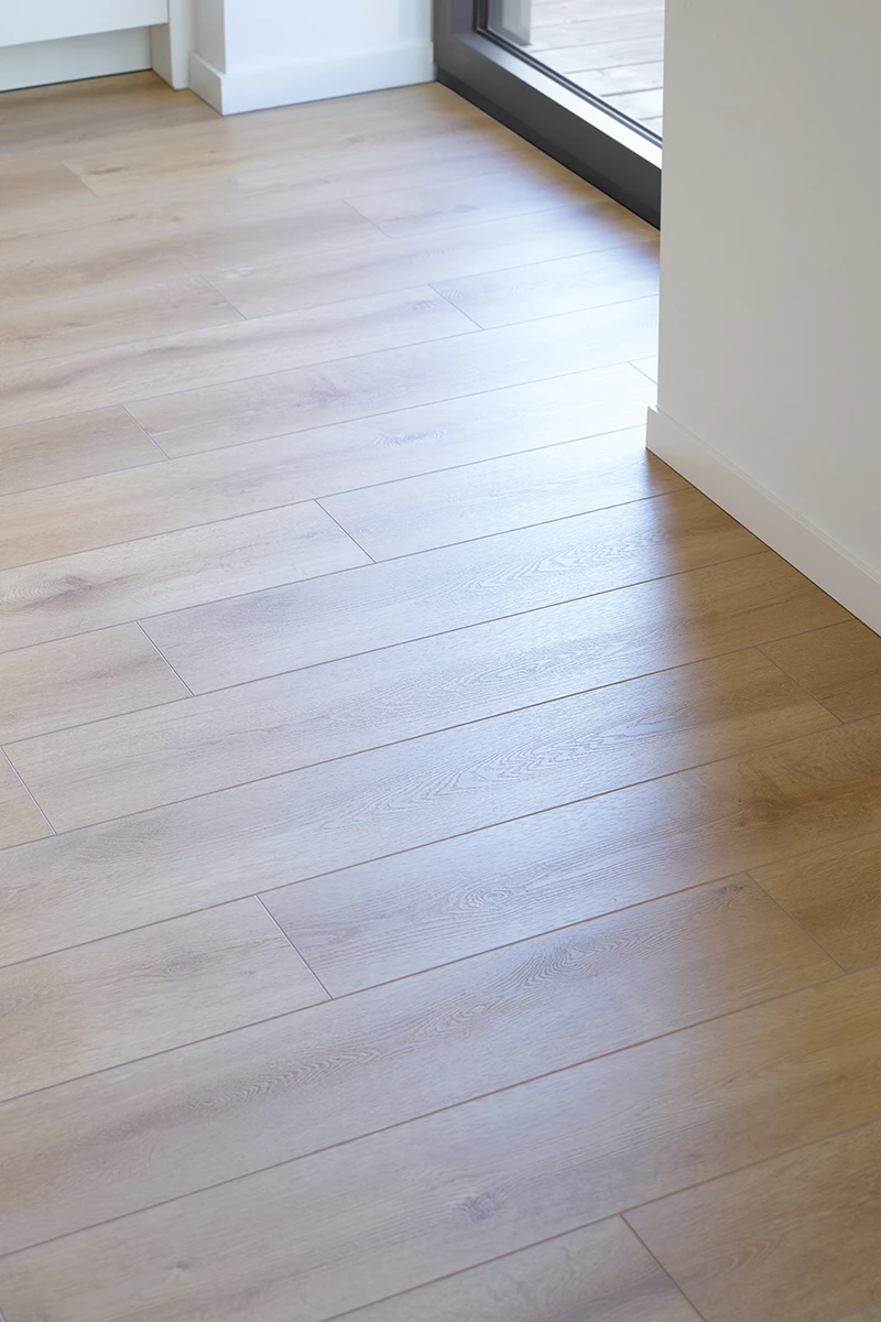 PARQUETS Y REVESTIMIENTOS VINÍLICOS SPC